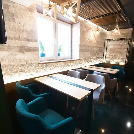 Lahuta Hotell *
