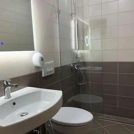 Lahuta Hotell