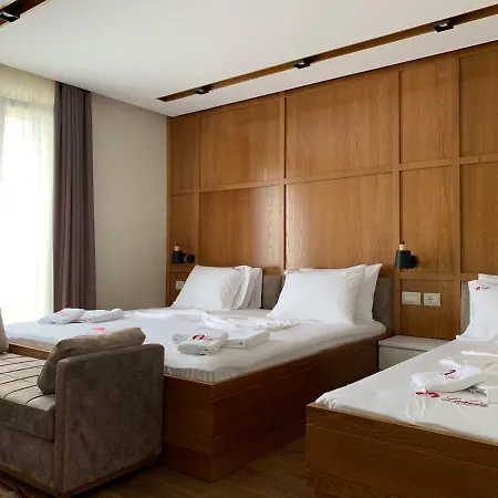 Lahuta Hotel *