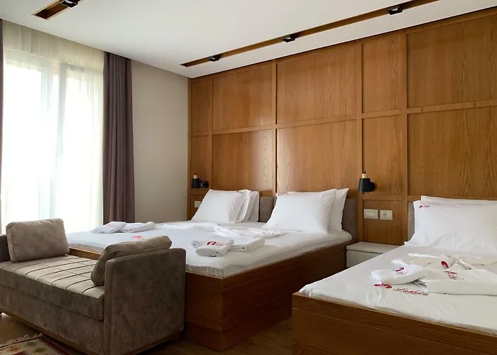 Lahuta Hotel *
